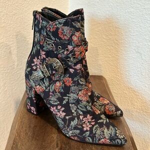 Badgley Mischka Collection Morrisey Brocade Bootie Size 81/2